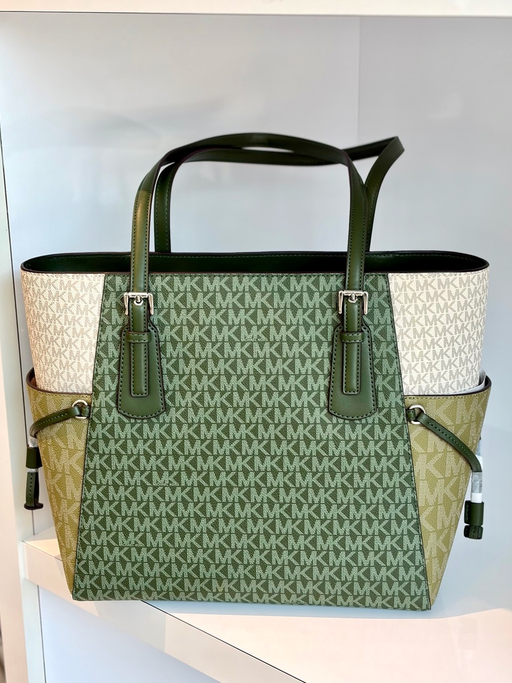 Michael Kors Voyager Large Color-Block Signature Logo Tote Shoulder Bag - Picture 2 of 10
